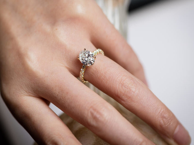 02-Oval-Solitaire-engagement-ring-6-800x600-1.jpg