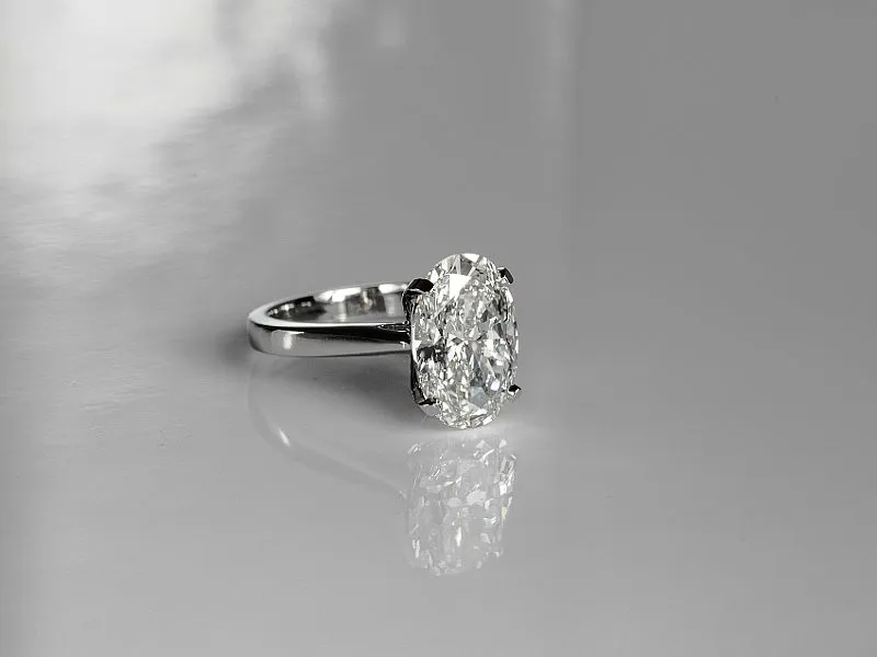Oval-shape diamond platinum ring